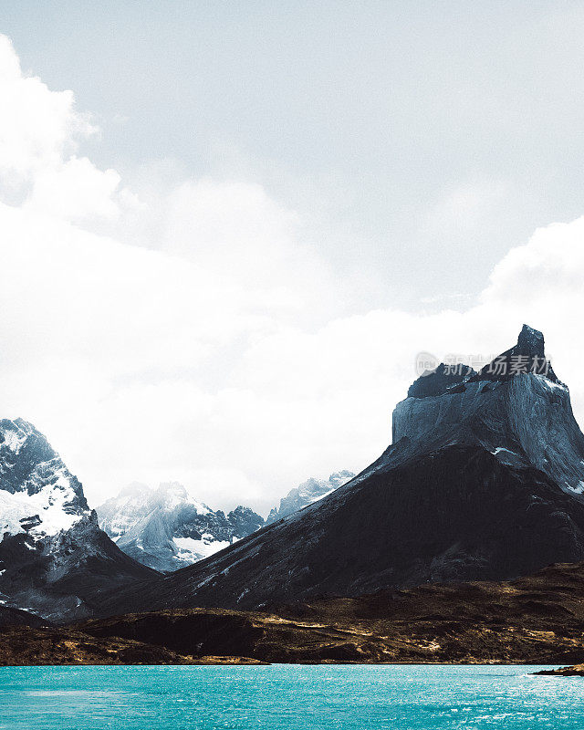 智利巴塔哥尼亚的Torres Del Paine山景观